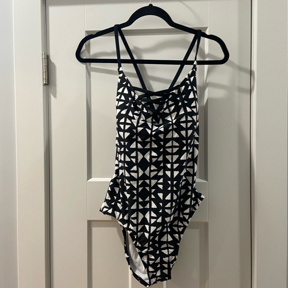 Black and white swimsuit strapy Chris cross chest and back NWT XL time & tru